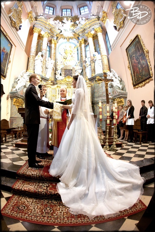 Zdjęcia ślubne Kraków Miechów bazylika zaślubiny 034